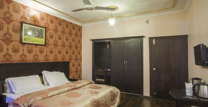 Hotel Pride Continental Srīnagar Esterno foto