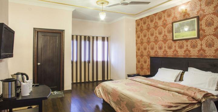 Hotel Pride Continental Srīnagar Esterno foto