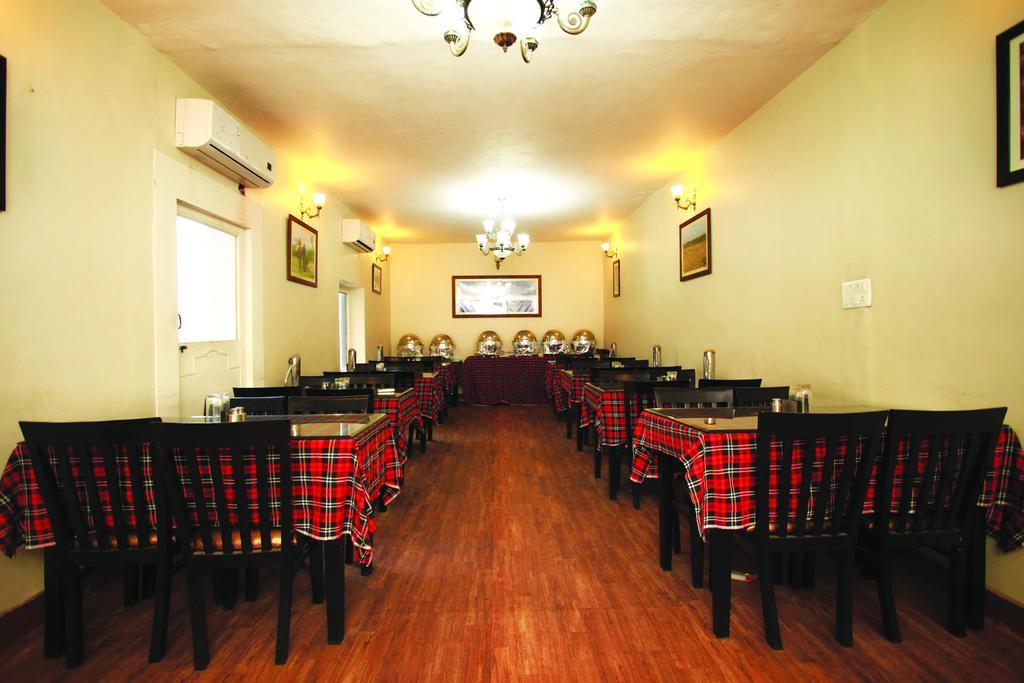 Hotel Pride Continental Srīnagar Esterno foto