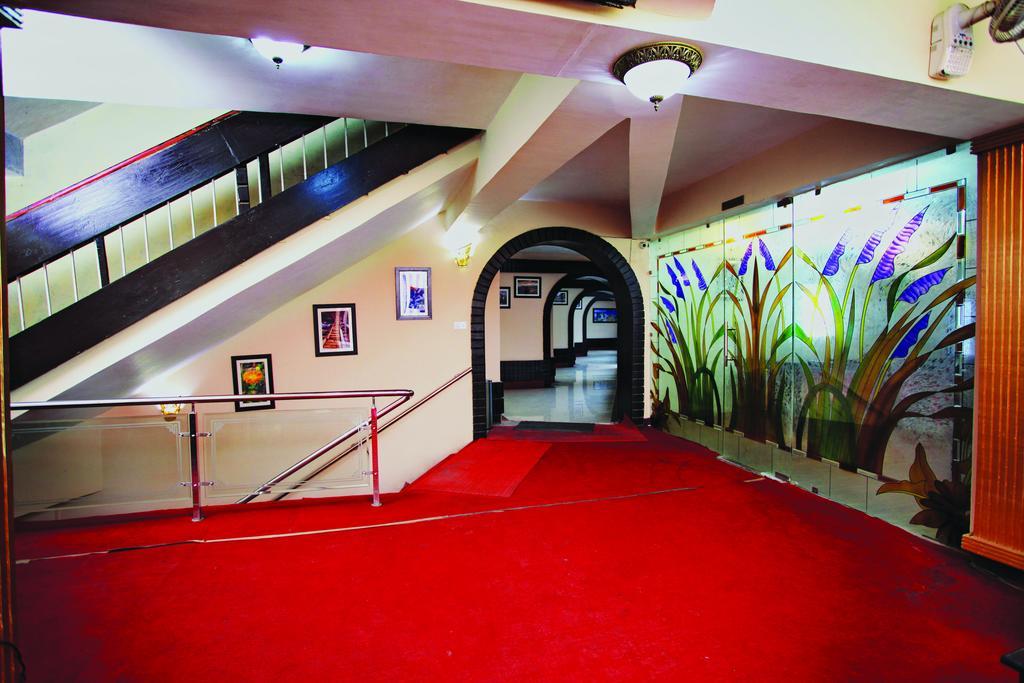 Hotel Pride Continental Srīnagar Esterno foto