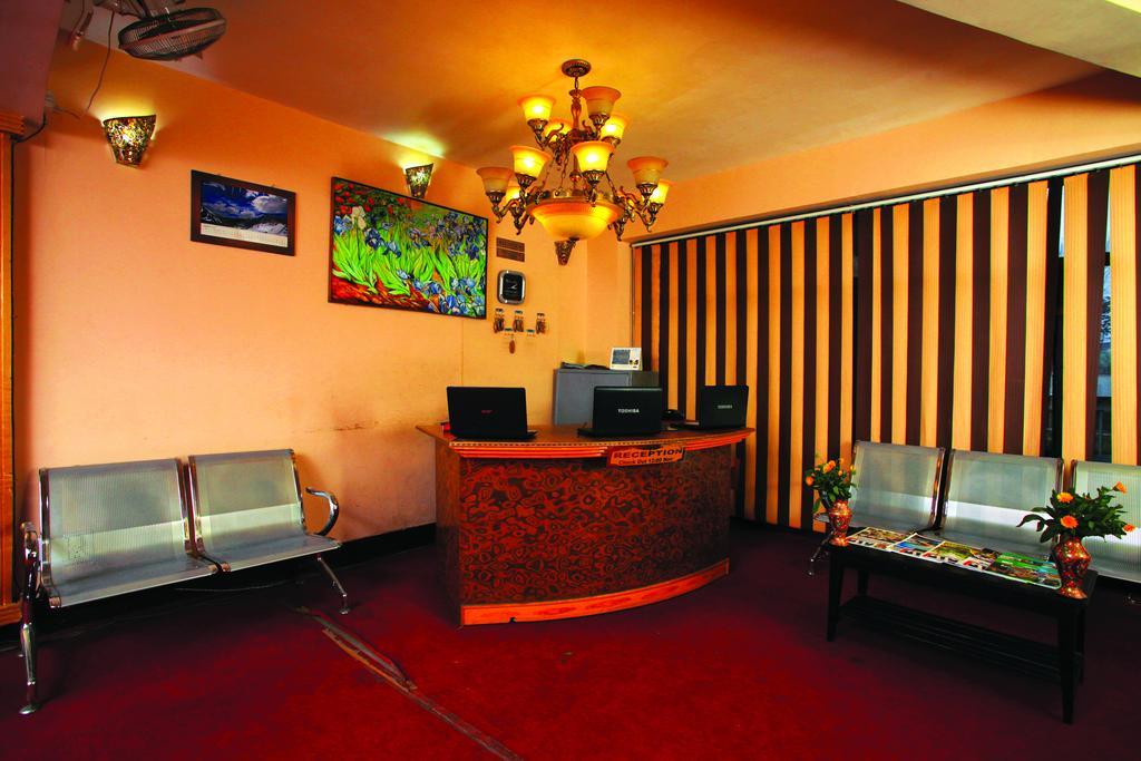 Hotel Pride Continental Srīnagar Esterno foto