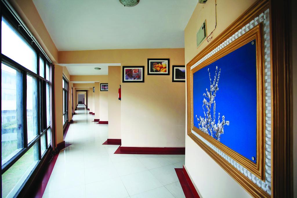Hotel Pride Continental Srīnagar Esterno foto