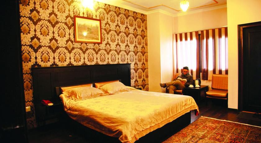 Hotel Pride Continental Srīnagar Esterno foto